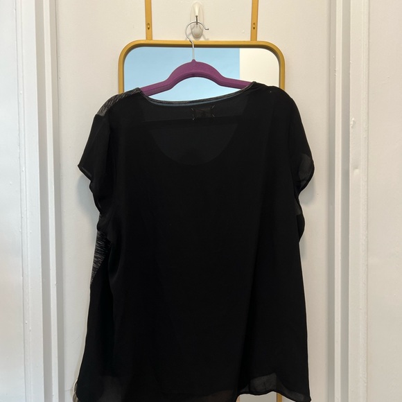 Gray and black tshirt blouse - Picture 2 of 3